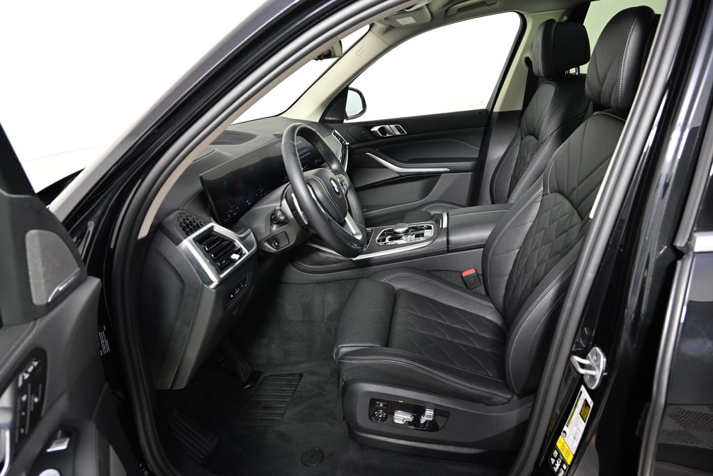 Thumbnail: 2024 BMW X7 - 14