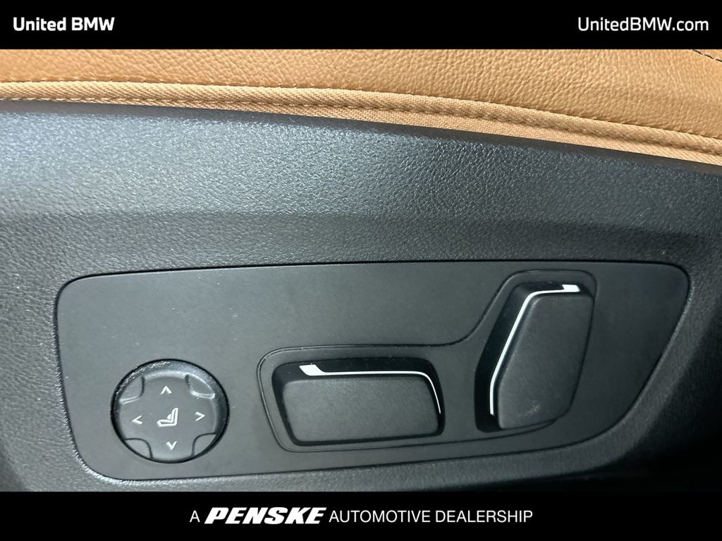 Thumbnail: 2025 BMW X4 - 12