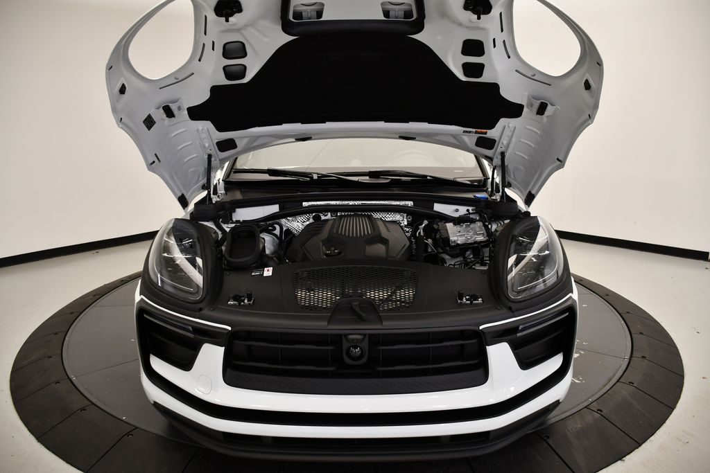 Thumbnail: 2026 Porsche Macan - 13