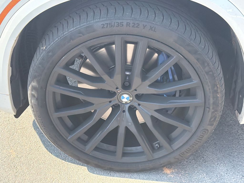 Used 2020 White BMW xDrive40i image 11