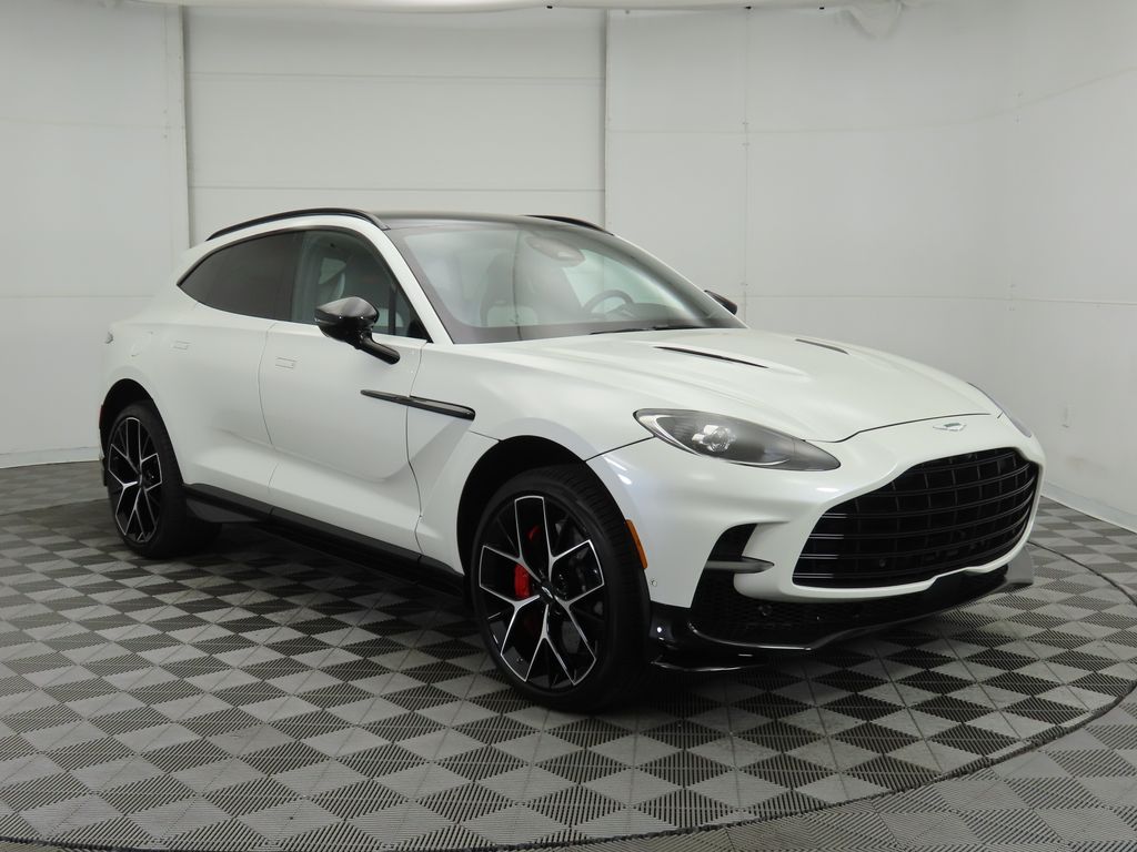 2025 Aston Martin DBX 707 3