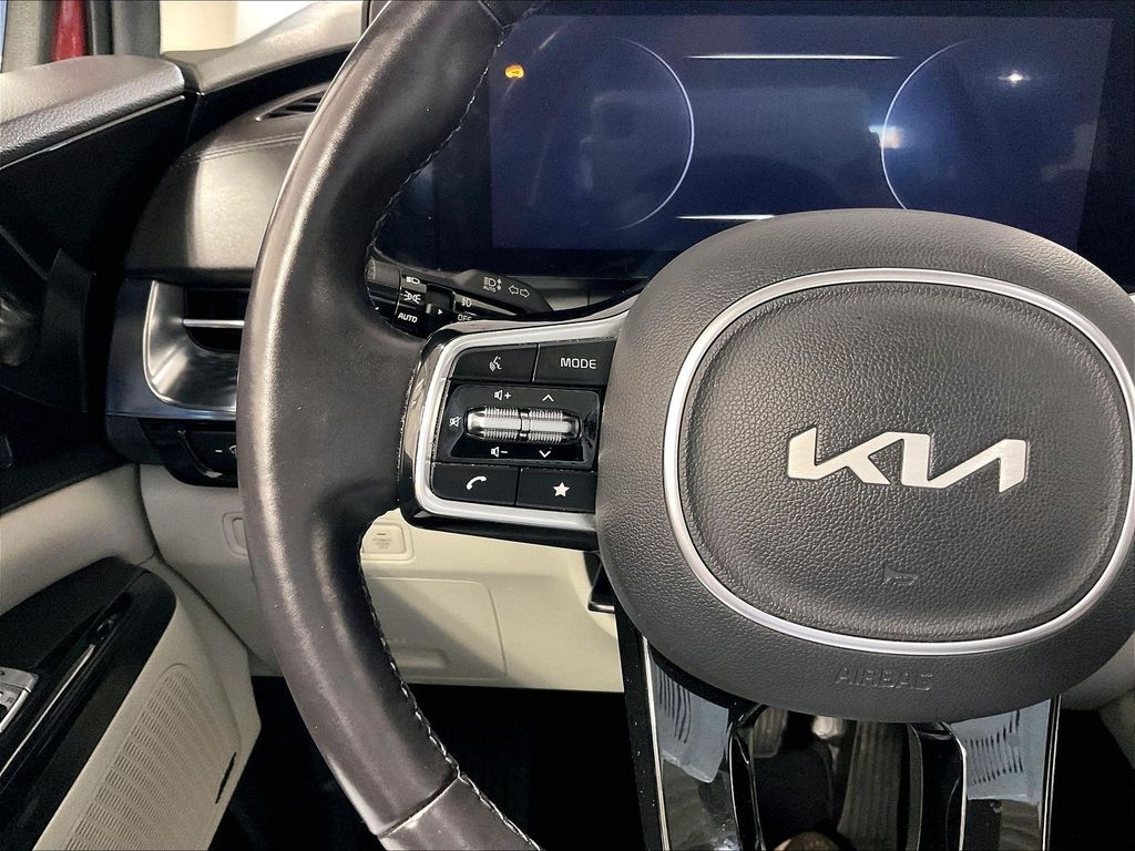 2023 Kia Carnival — photo 23