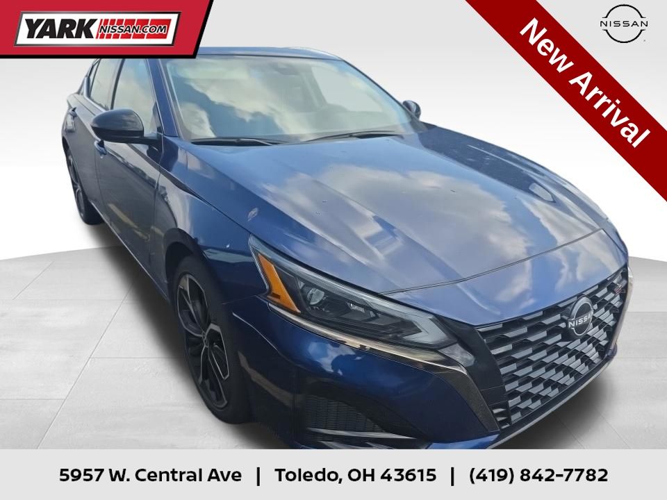 Blue 2023 Nissan Altima 2.5 SR AWD Sedan All-Wheel Drive Continuously Variable Transmission