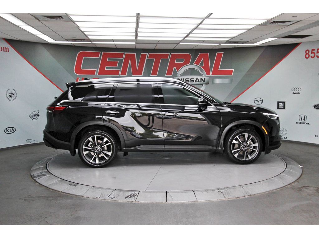 2024 INFINITI QX60 LUXE Black at Central Houston Nissan