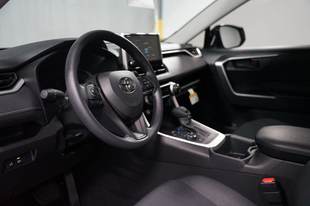 Thumbnail: 2025 Toyota RAV4 - 20