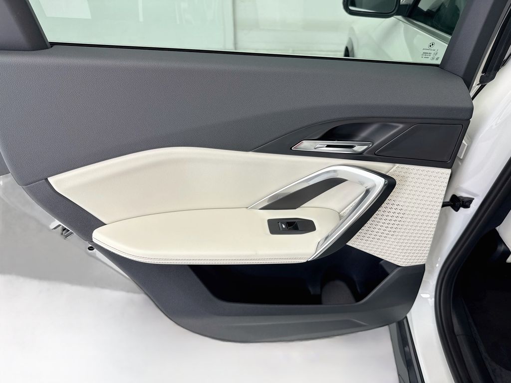 New 2027 White BMW xDrive28i image 25