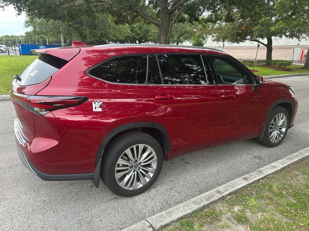 Thumbnail: 2024 Toyota Highlander - 6