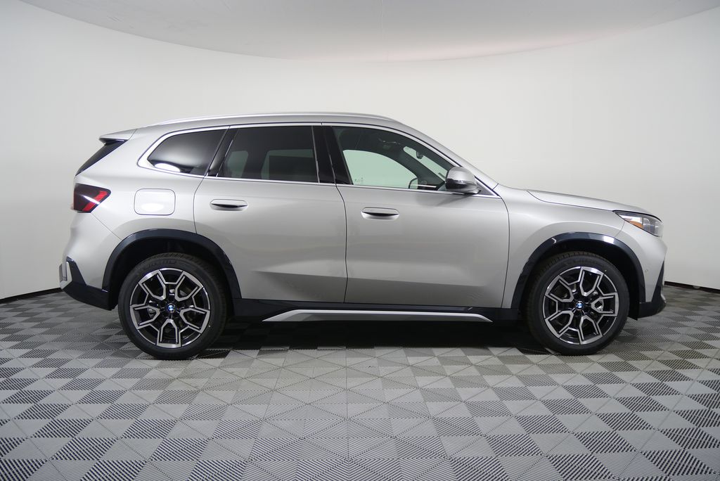 Thumbnail: 2026 BMW X1 - 2