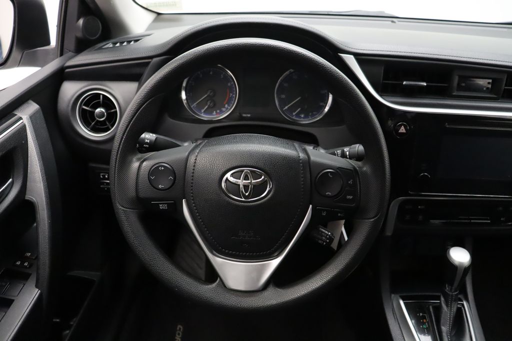 2018 Toyota Corolla LE 23