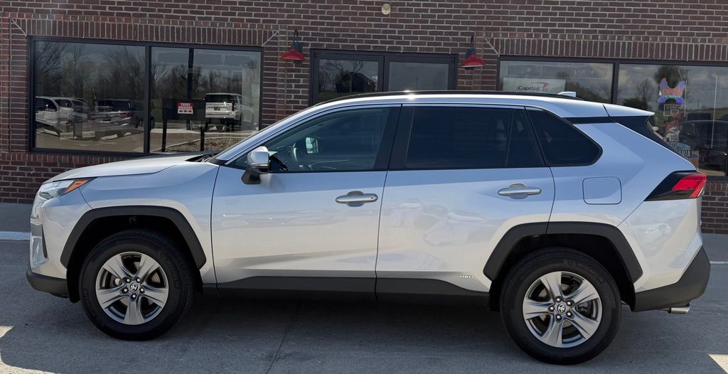 View vehicle photo 7