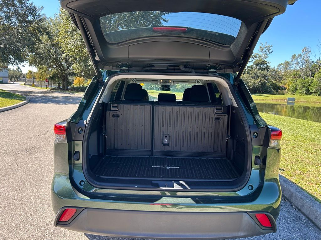 Thumbnail: 2023 Toyota Highlander - 10