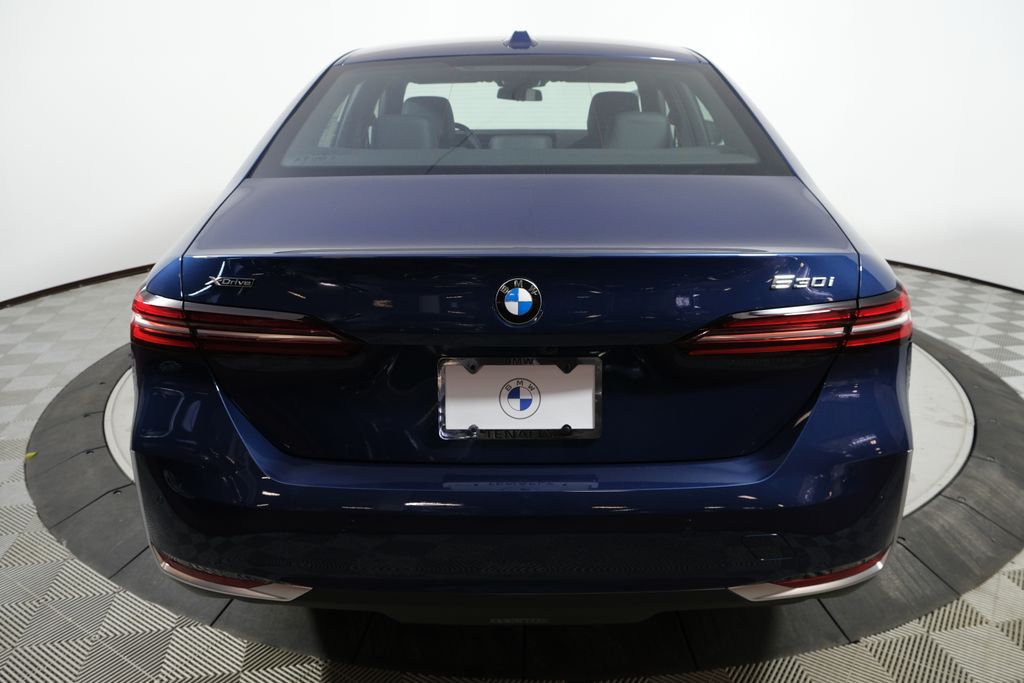 Thumbnail: 2025 BMW 5 Series - 4