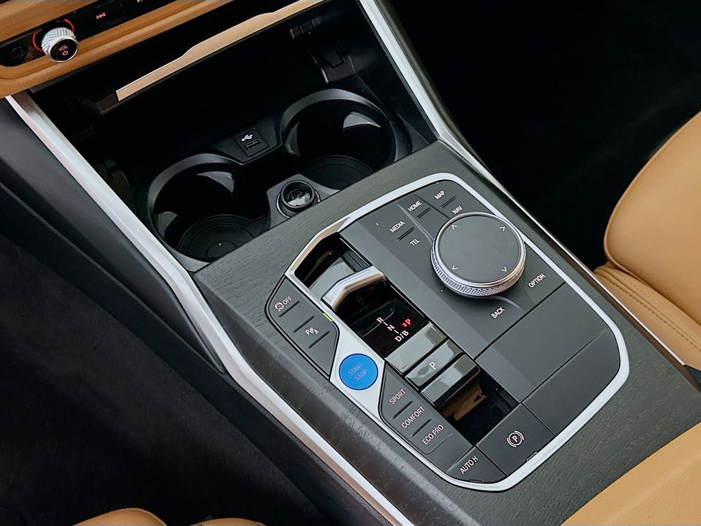 Thumbnail: 2023 BMW i4 - 17