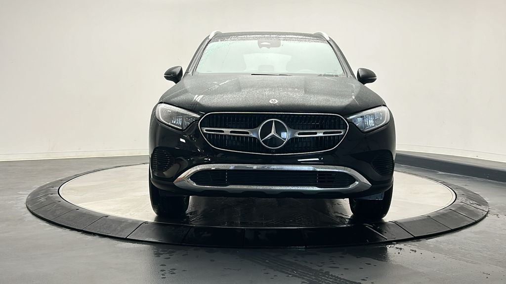 2025 Mercedes-Benz GLC 300 2