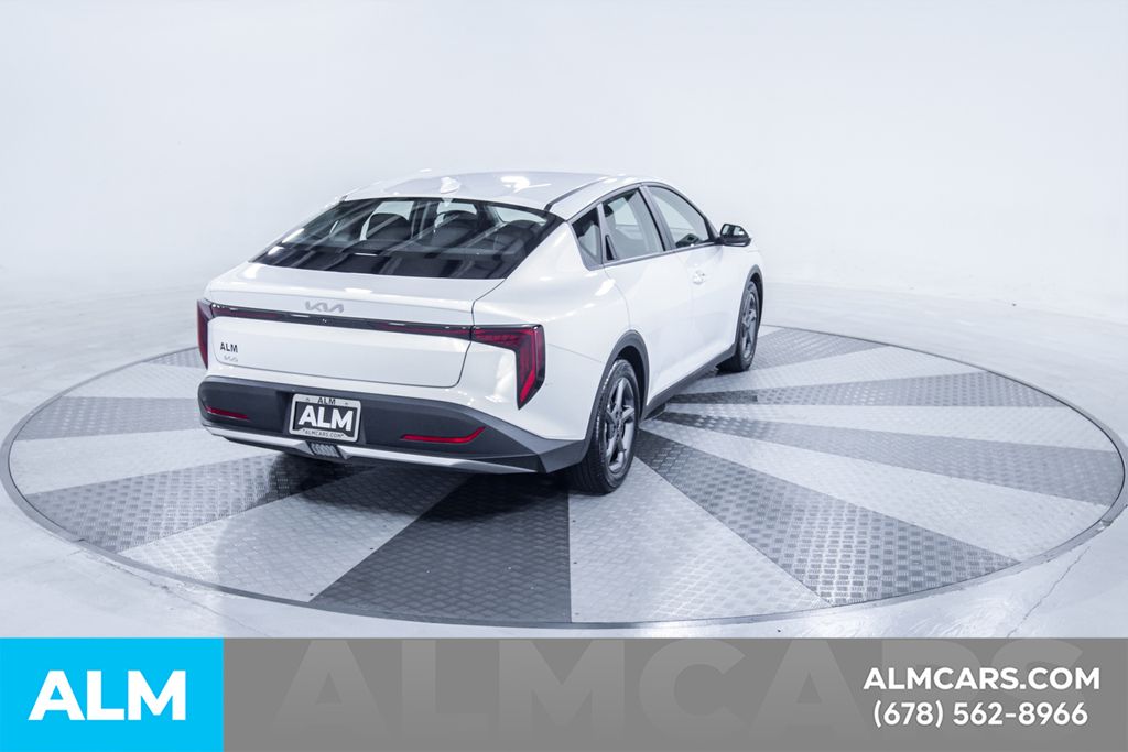 Used 2025 White Kia LXS image 9