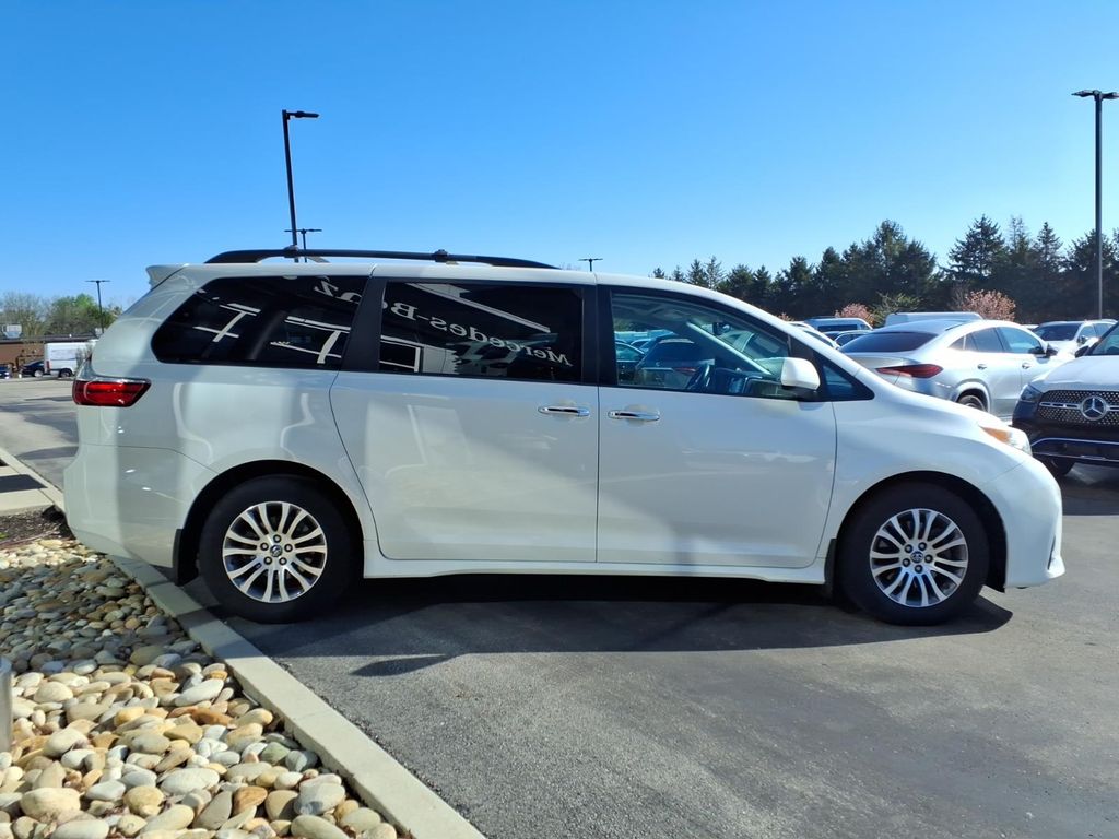 Used 2019 White Toyota XLE Premium image 6