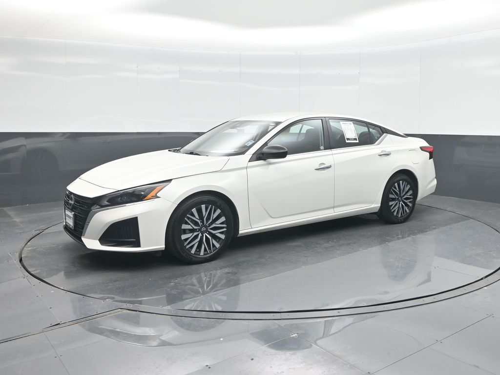 Pearl White Tricoat 2025 Nissan Altima 2.5 SV FWD Sedan Front-Wheel Drive Continuously Variable Transmission