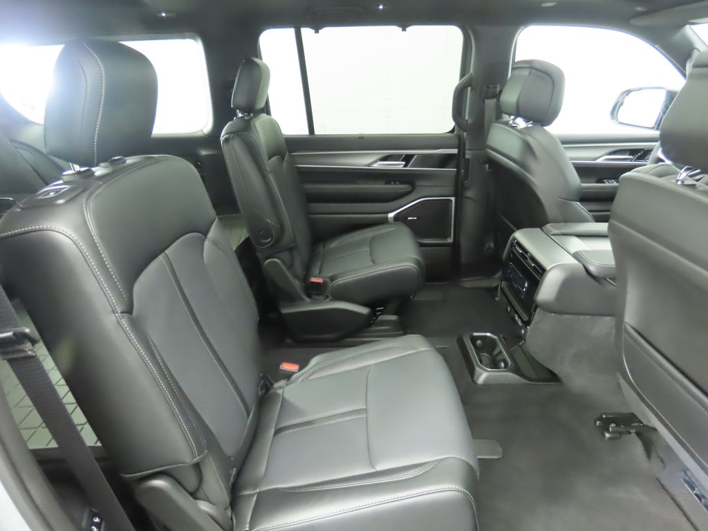 Thumbnail: 2024 Jeep Wagoneer - 23