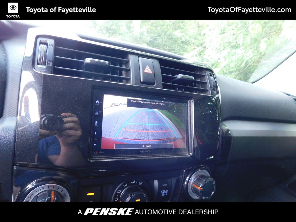 Thumbnail: 2015 Toyota 4Runner - 10