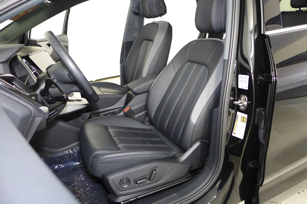 Thumbnail: 2023 Audi Q4 e-tron - 22
