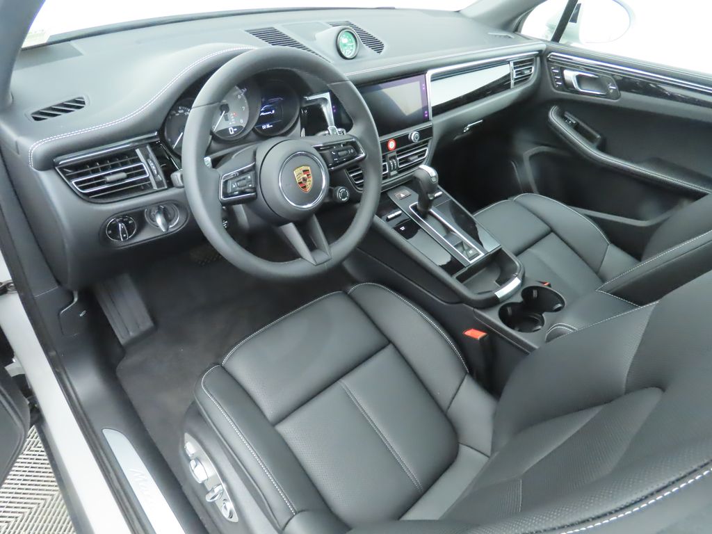 Thumbnail: 2025 Porsche Macan - 4
