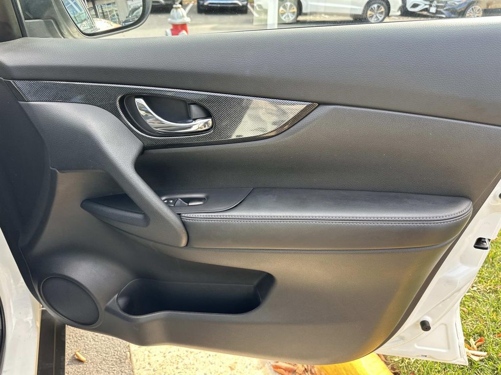 Thumbnail: 2014 Nissan Rogue - 18