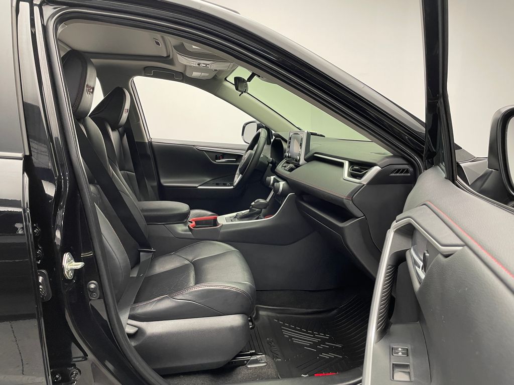 Thumbnail: 2020 Toyota RAV4 - 17