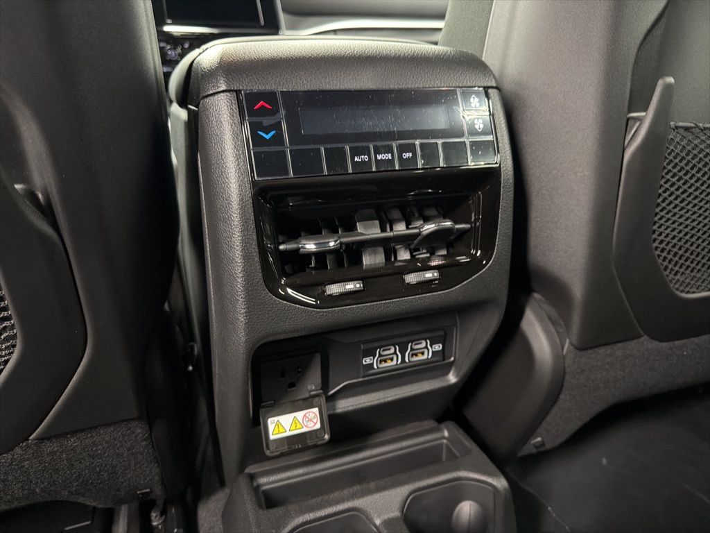 2025 Jeep Grand Cherokee L Altitude X - 11