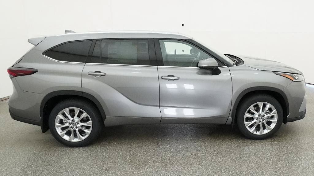 Thumbnail: 2026 Toyota Highlander - 15