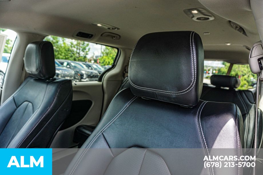 2024 Chrysler Pacifica Touring L photo 16