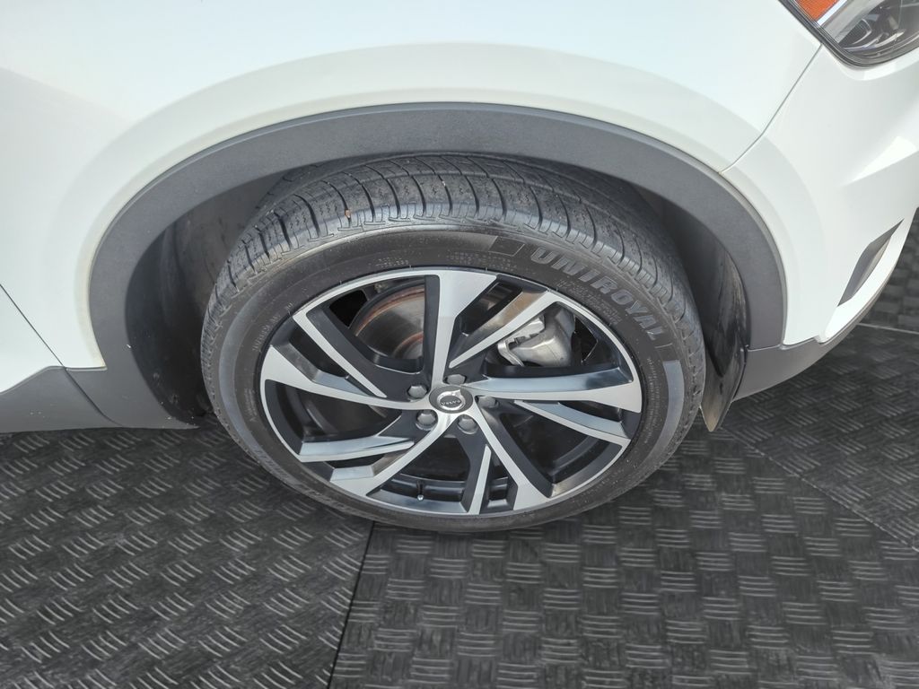 Used Car 2022 Volvo Xc40  R-design For Sale Under $30,000 In Austin, Texas