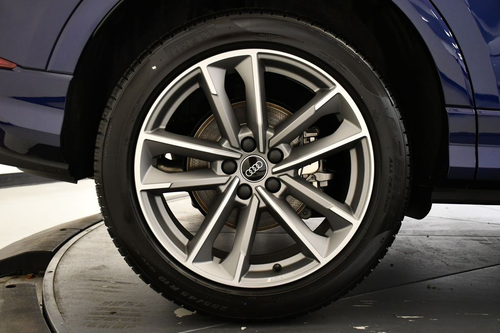 Thumbnail: 2025 Audi Q3 - 16