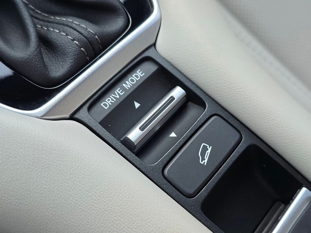 Used 2025  Honda EX-L image 34