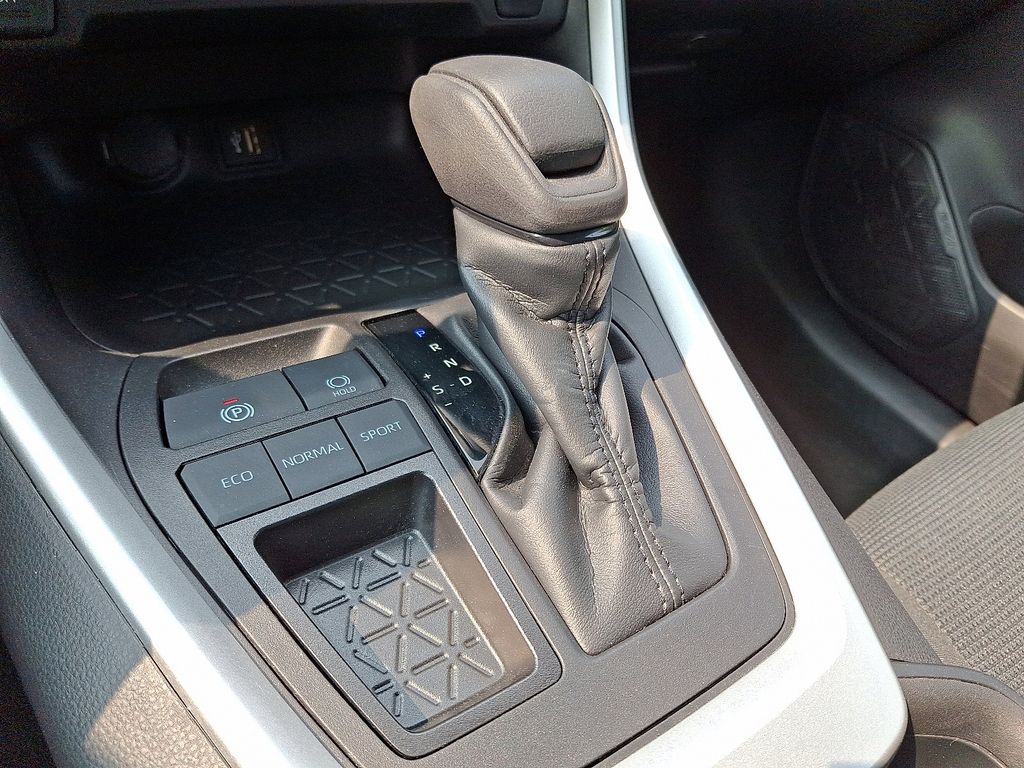 2023 Toyota RAV4 LE 14