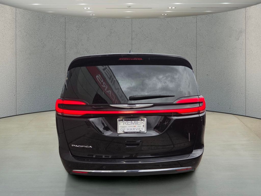 Used 2024 Chrysler Pacifica Van