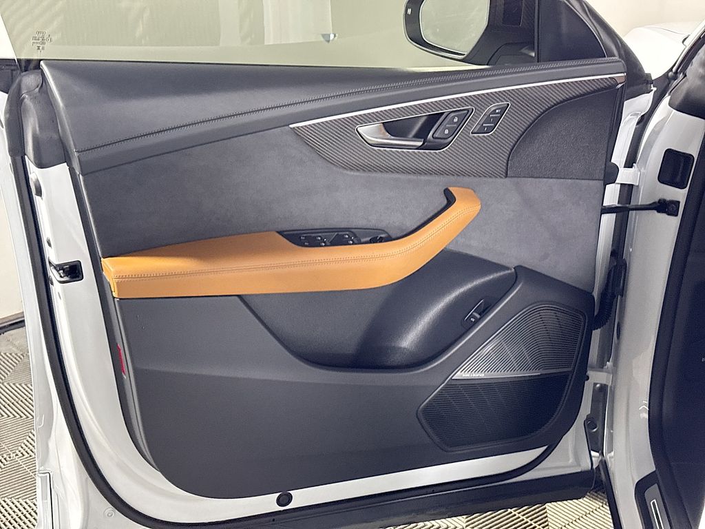 2025 Audi RS Q8 performance 4.0T