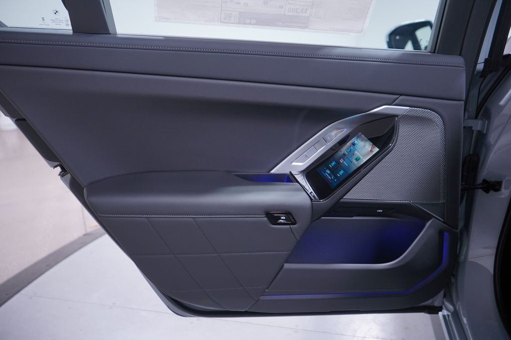 Thumbnail: 2026 BMW 7 Series - 15