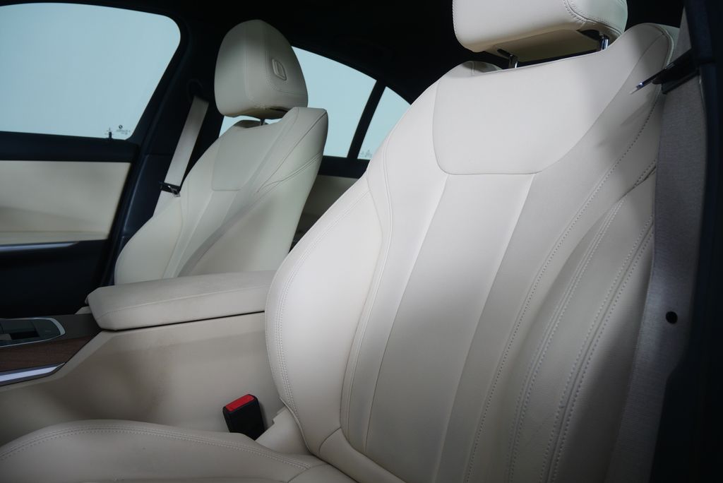 Thumbnail: 2019 BMW 3 Series - 10