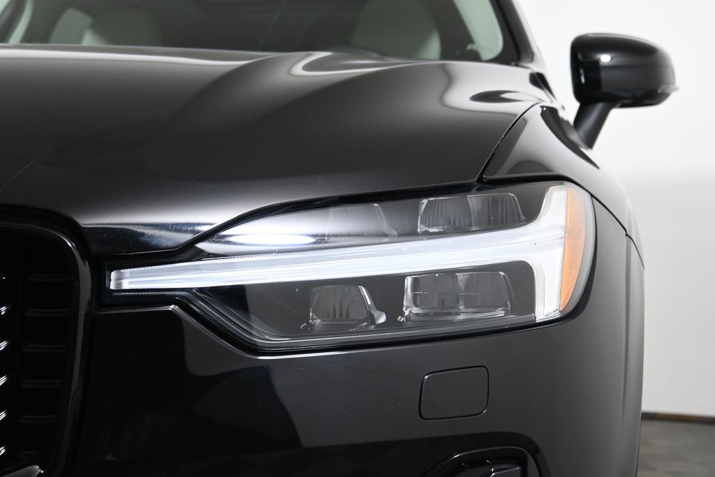 Thumbnail: 2023 Volvo XC60 - 10