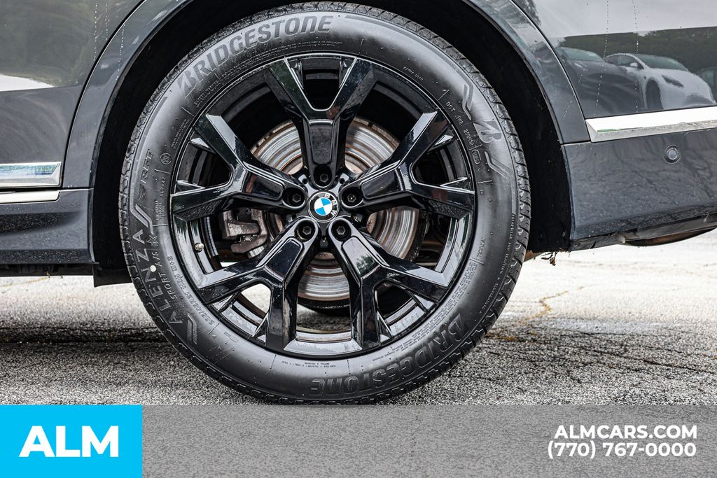 Used 2022 Gray BMW xDrive40i image 17