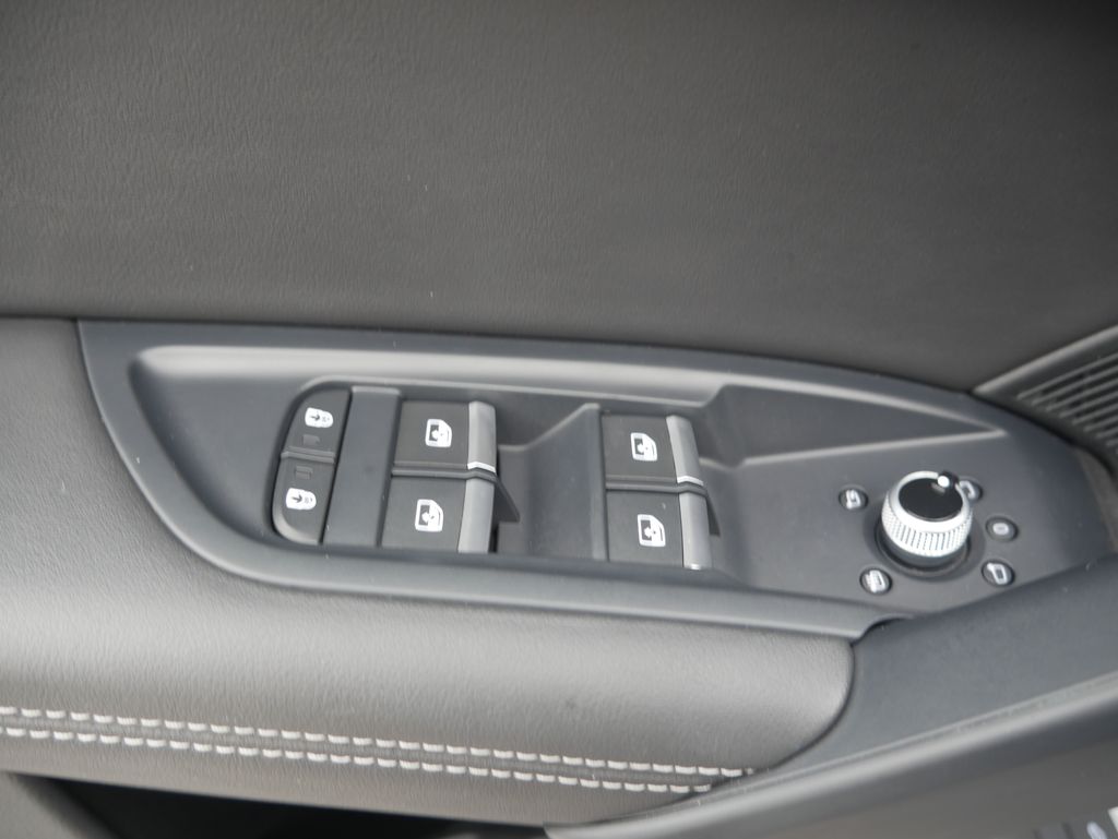 Thumbnail: 2022 Audi Q5 - 18