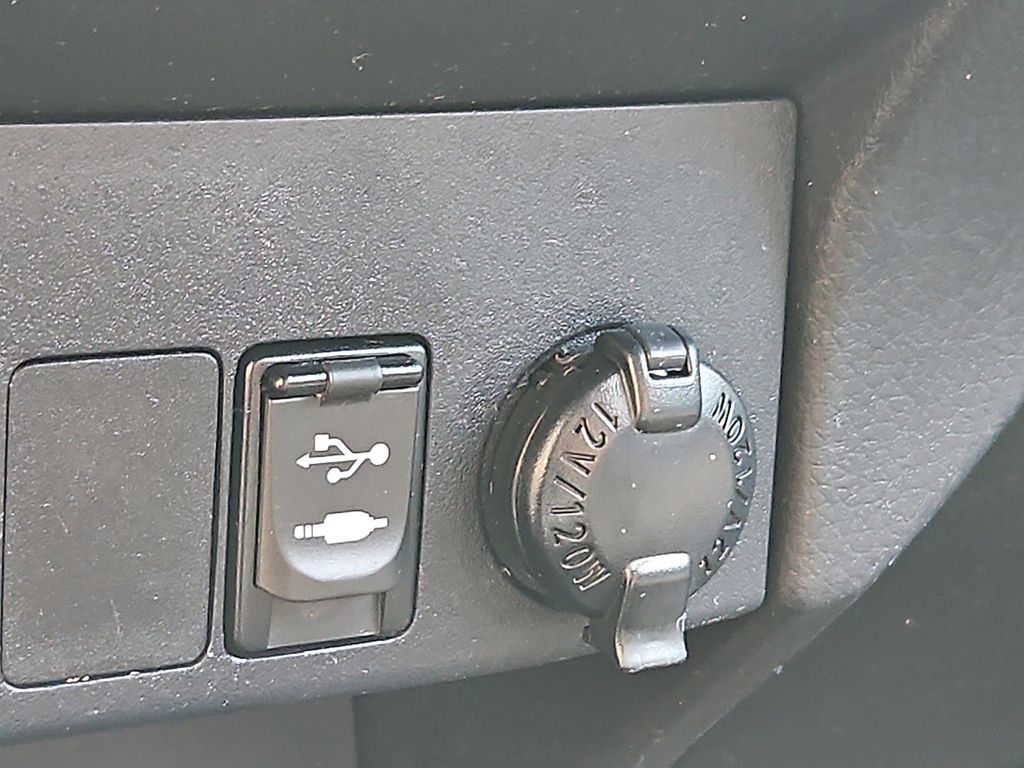 Thumbnail: 2015 Toyota RAV4 - 24
