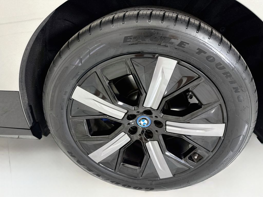 Certified Used 2025 Gray BMW xDrive50 image 29