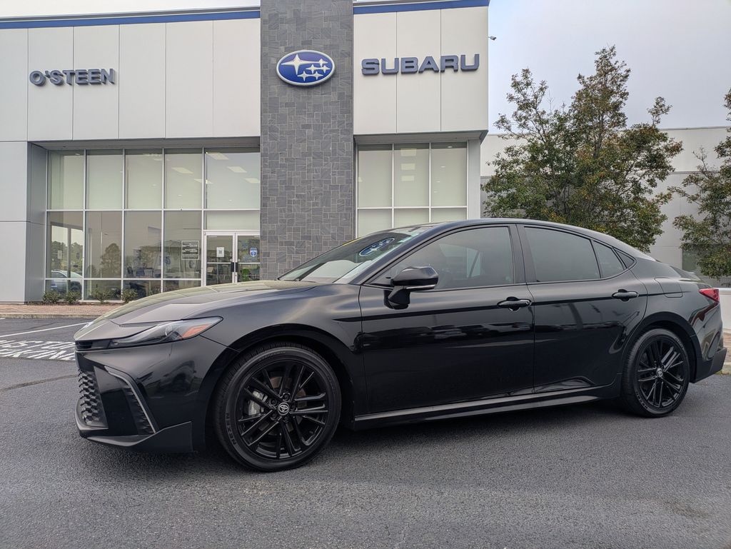 2025 Toyota Camry SE FWD