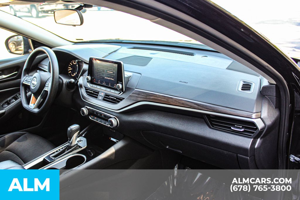 Used 2024 Black Nissan 2.5 SV image 22