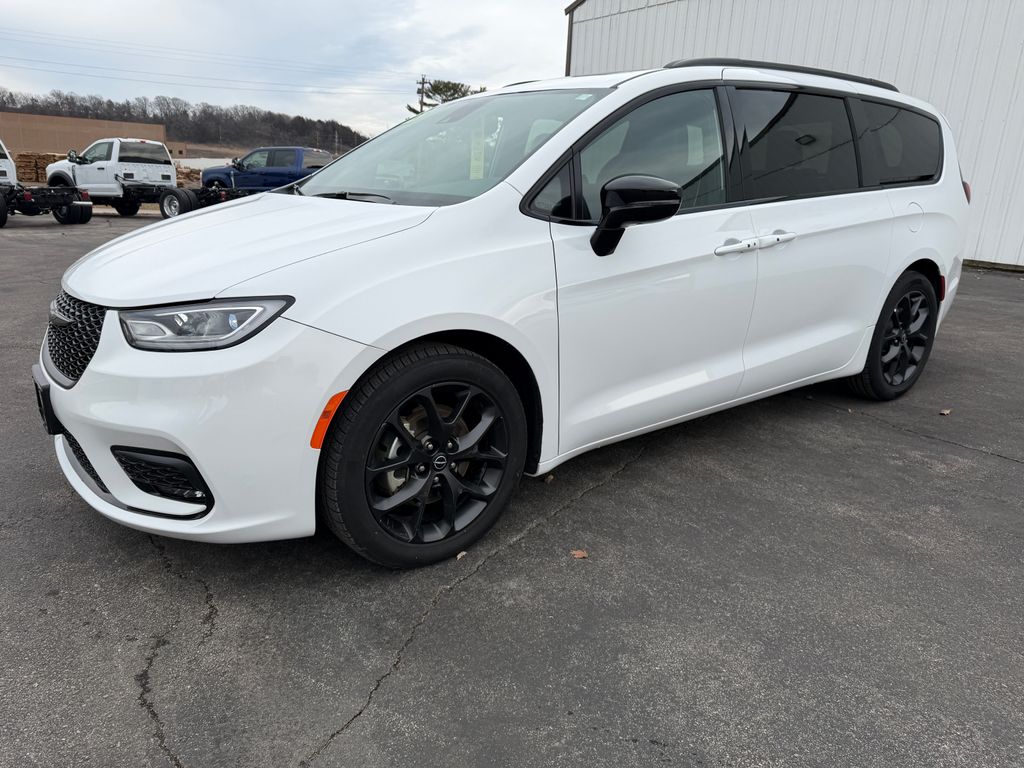 2025 Chrysler Pacifica Limited FWD