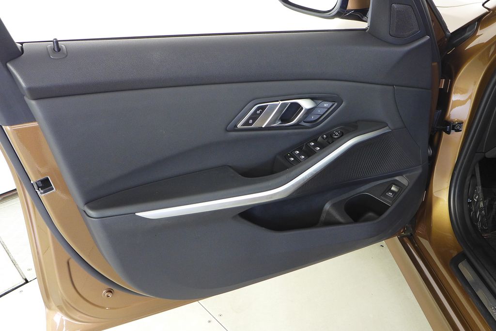 Thumbnail: 2019 BMW 3 Series - 11