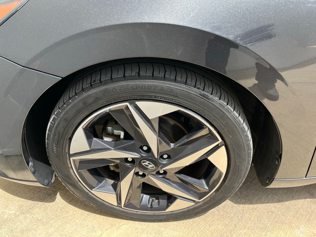 Used Car 2021 Hyundai Elantra  Limited For Sale Under $25,000 In Georgetown, Texas