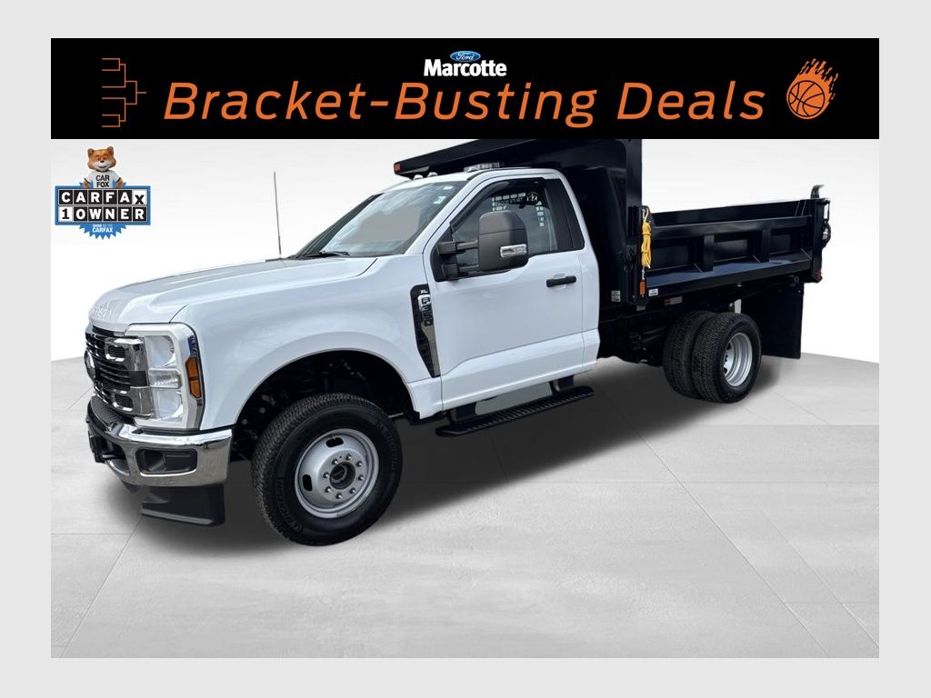 Oxford White 2025 Ford F-350 Super Duty Chassis XL Regular Cab DRW 4WD Pickup Truck Four-Wheel Drive Automatic