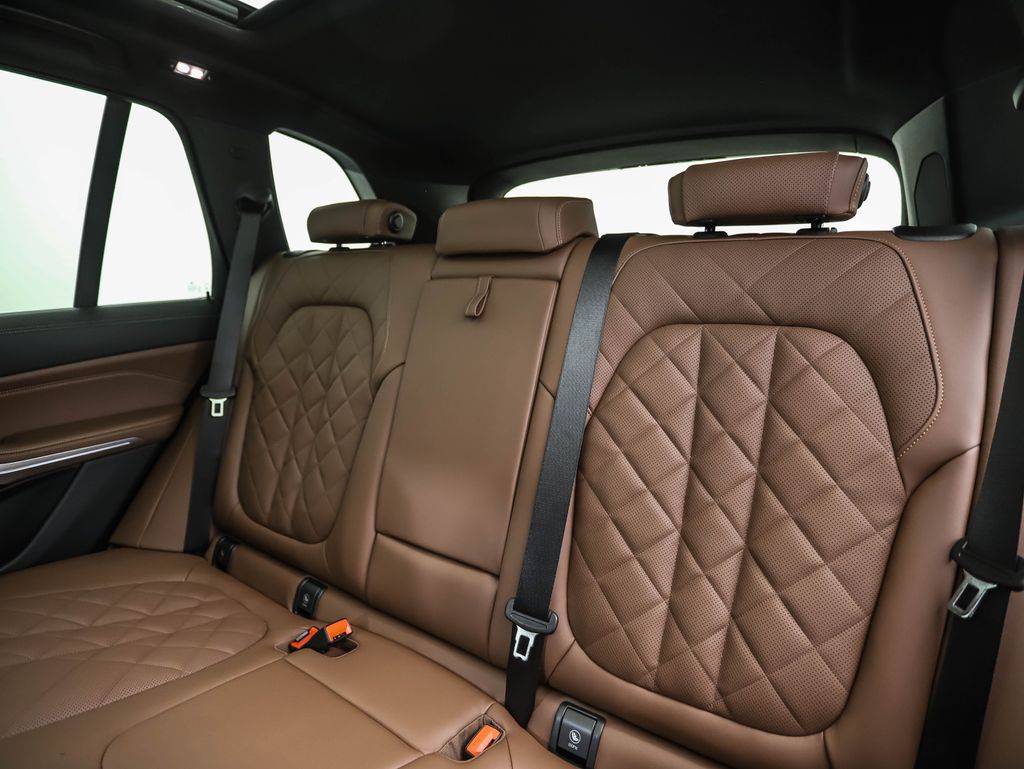 Thumbnail: 2026 BMW X5 - 23